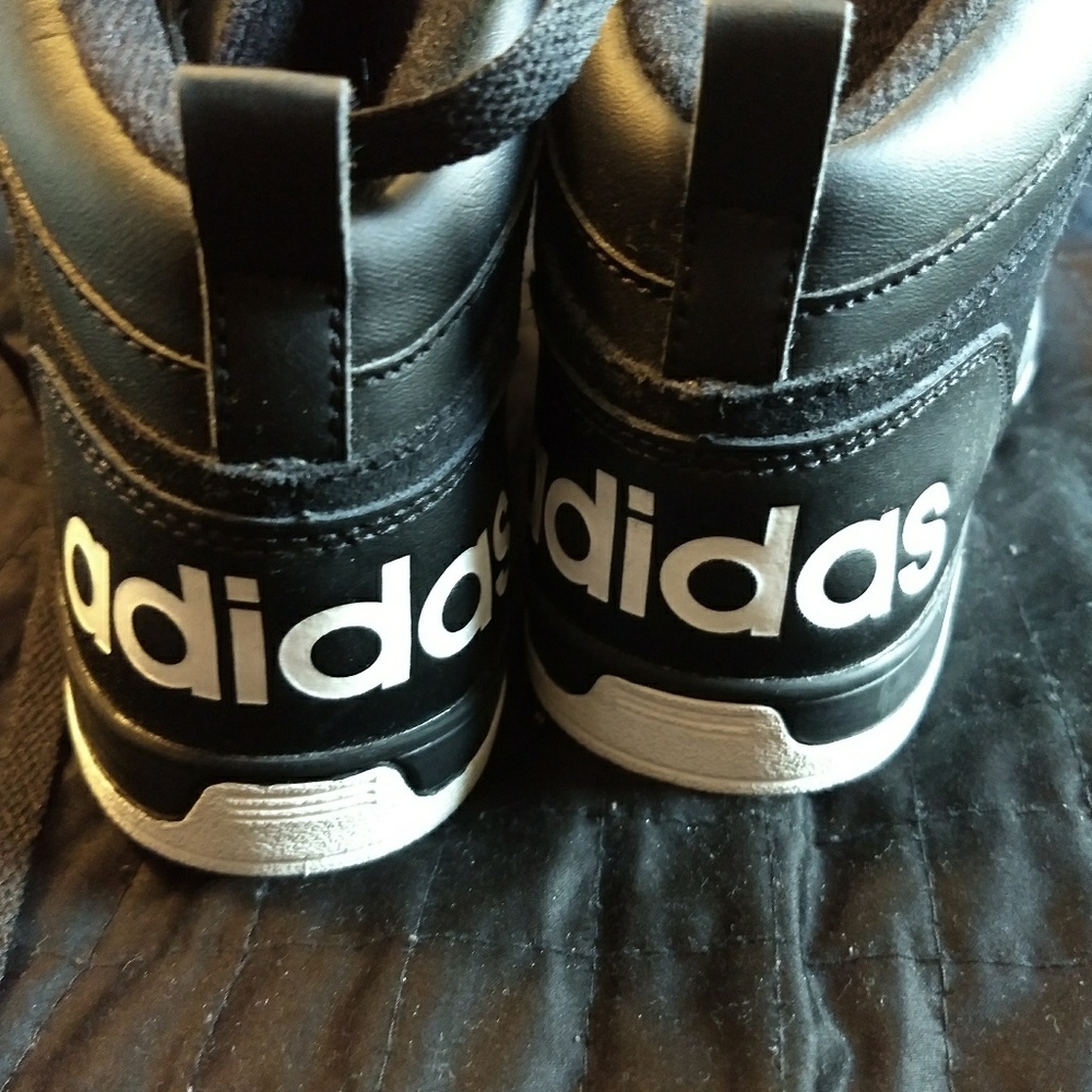 Boys Black hightop adidas size 6- New